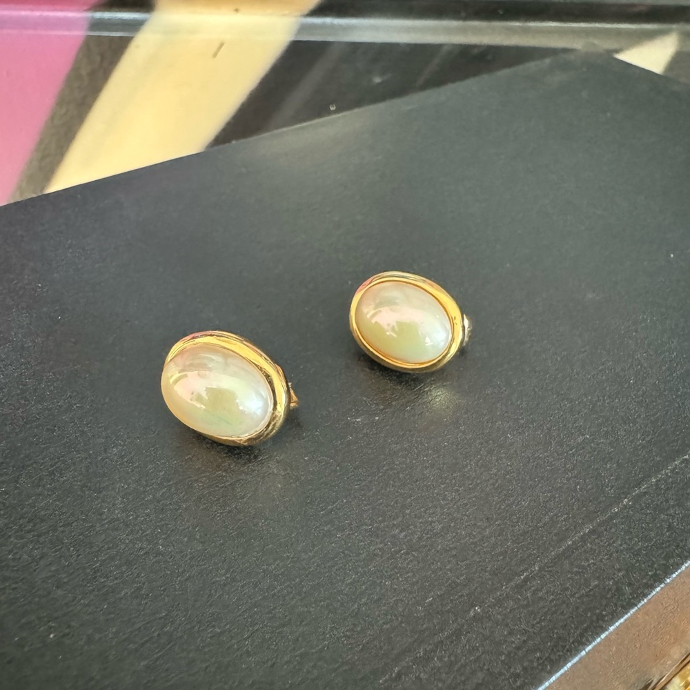 Christian Dior stamped Gold and Faux Pearl Clip Earrings, PRISTINE condi… - Picture 9 of 11